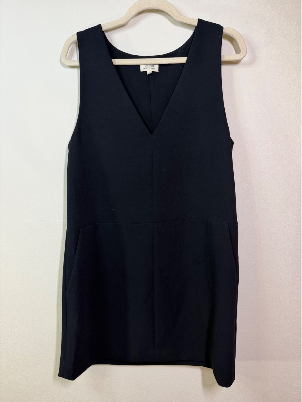 Wilfred aritzia Sleeveless Black V-Neck midi Dress pockets medium